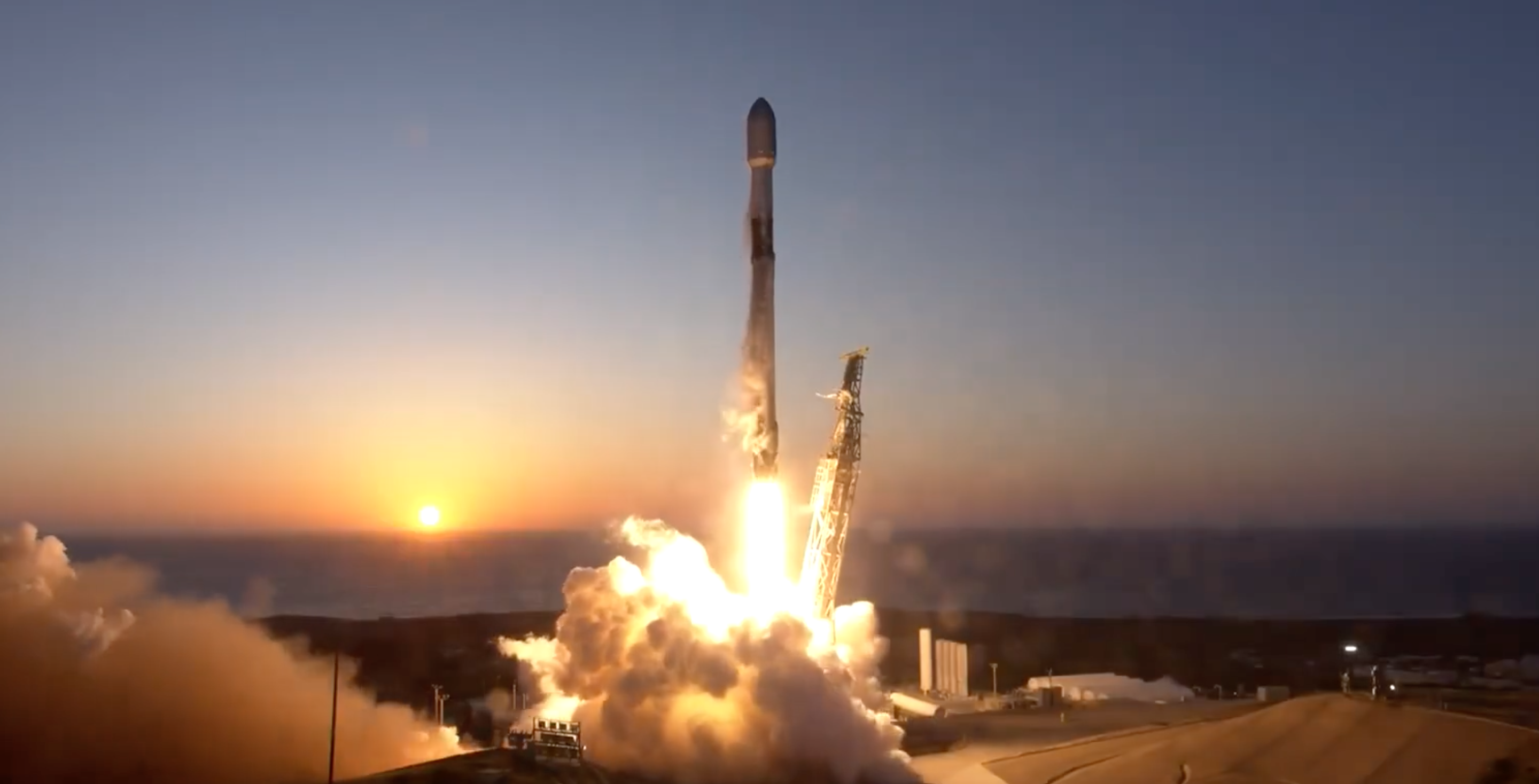 (g8-1)21颗小型二代"星链"卫星从范登堡太空军基地slc-4e工位点火发射