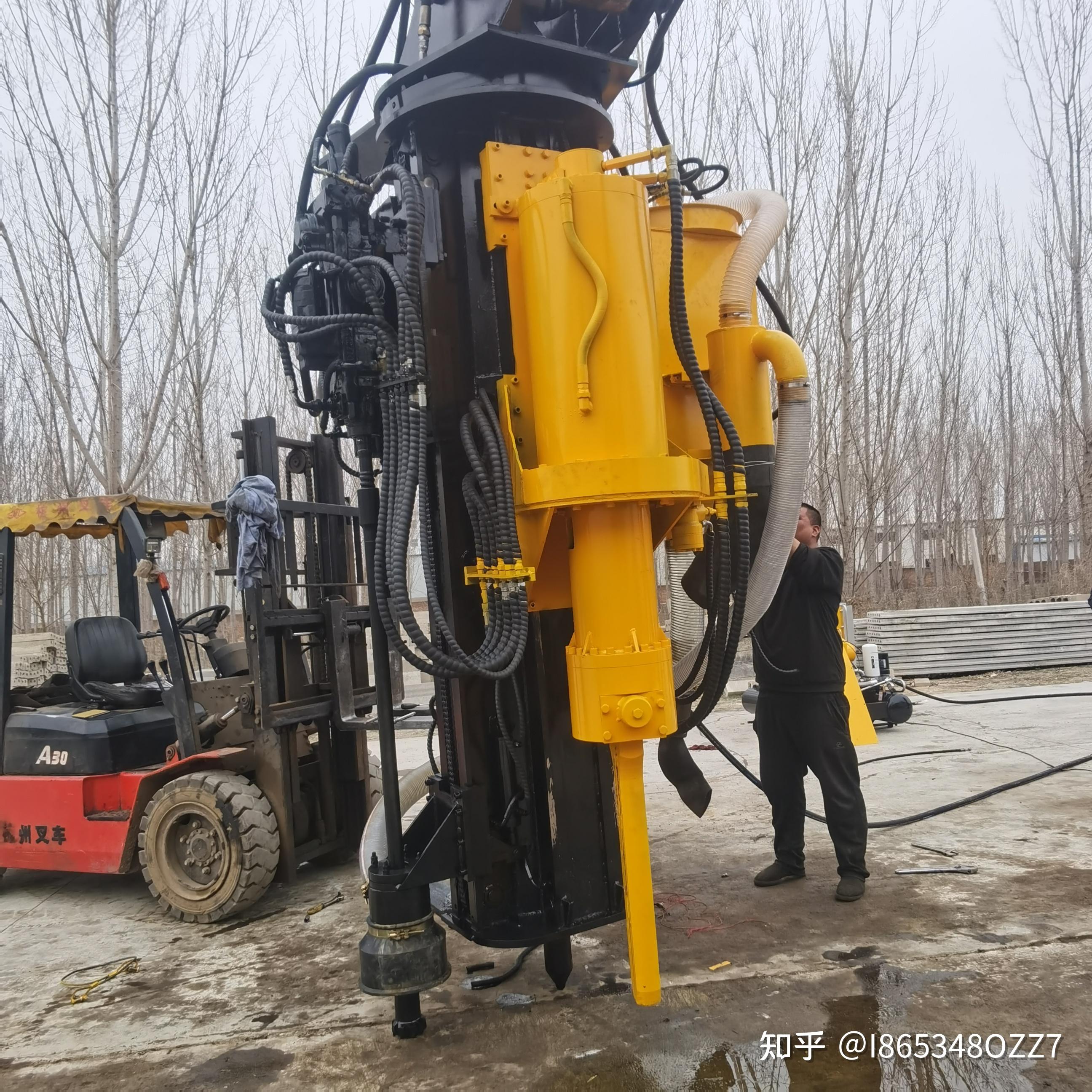 挖机改装潜孔钻涨裂一体 挖改凿岩劈裂一体机 硬岩石钻孔分裂机使用