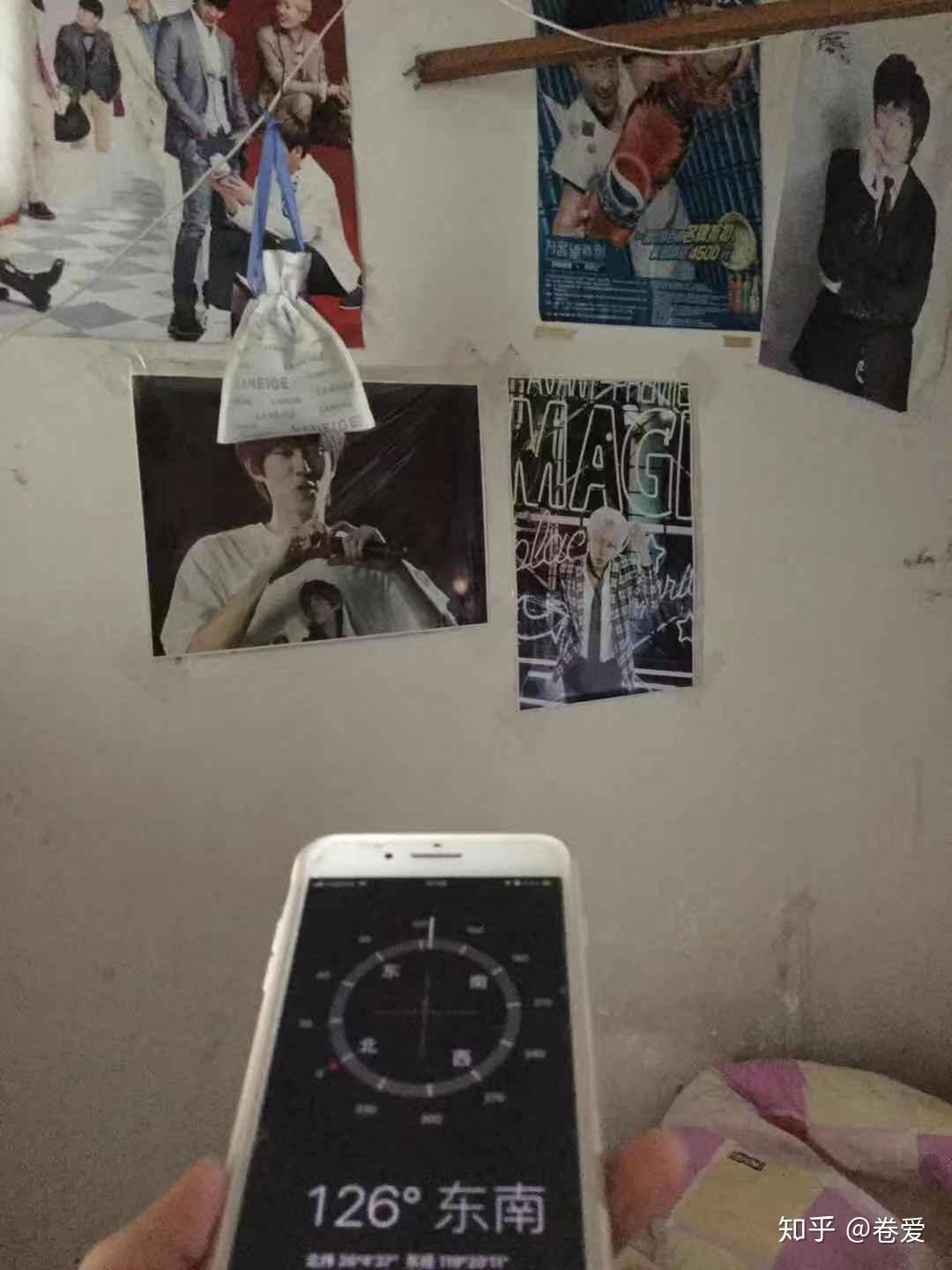 听说房间东南角贴爱豆的海报对象会神似爱豆