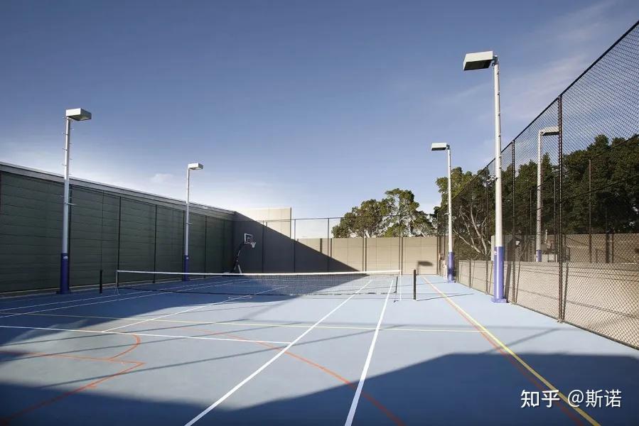 室体育办公室健身中心2个室外网球场,壁球场和篮球场2个室内网球场