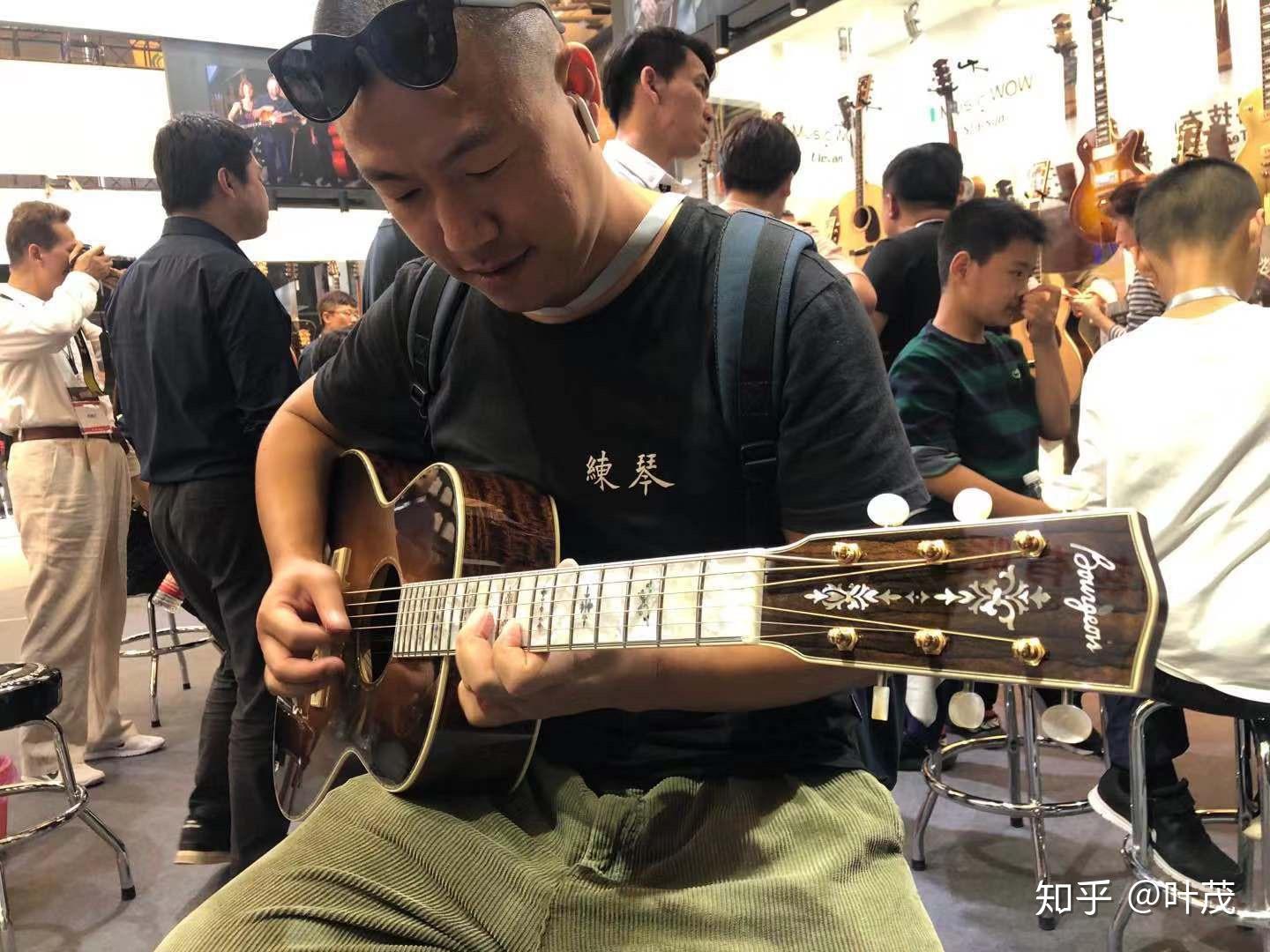 达到使用木吉他即兴伴奏的水平,需要经历哪些