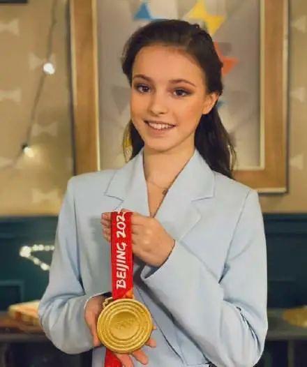 百年女性西装史 女性力量崛起的缩影 知乎