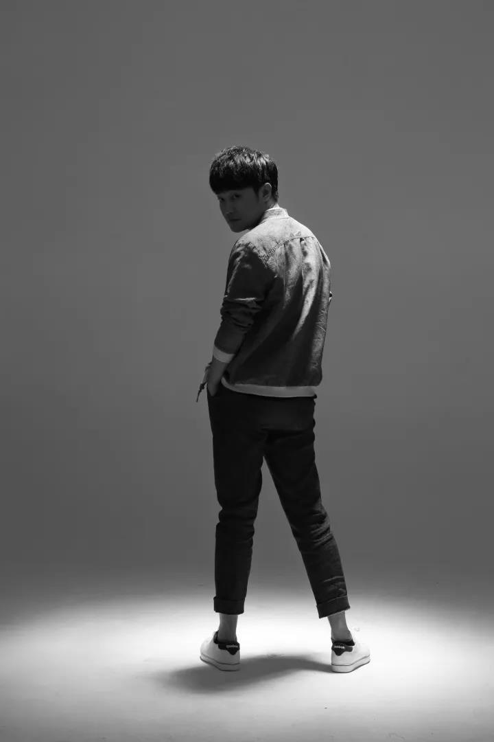 电音联系到一起,而看过他的表演后,又不禁被徐梦圆在舞台上强大的气场