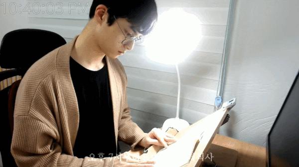 斯文小奶狗直播6小时吸粉16万脱了衣服竟是个肌肉猛男