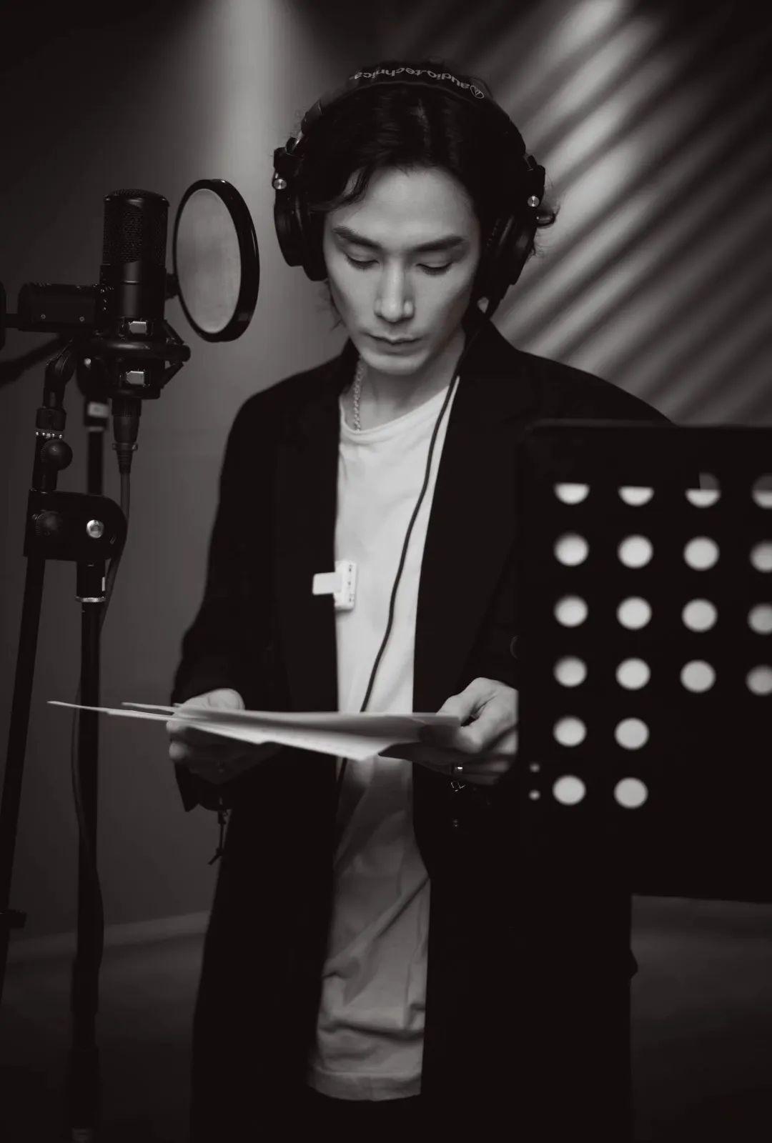 在同步释出的新歌纪录片中,李承铉也传递出了自己对于音乐不断追求