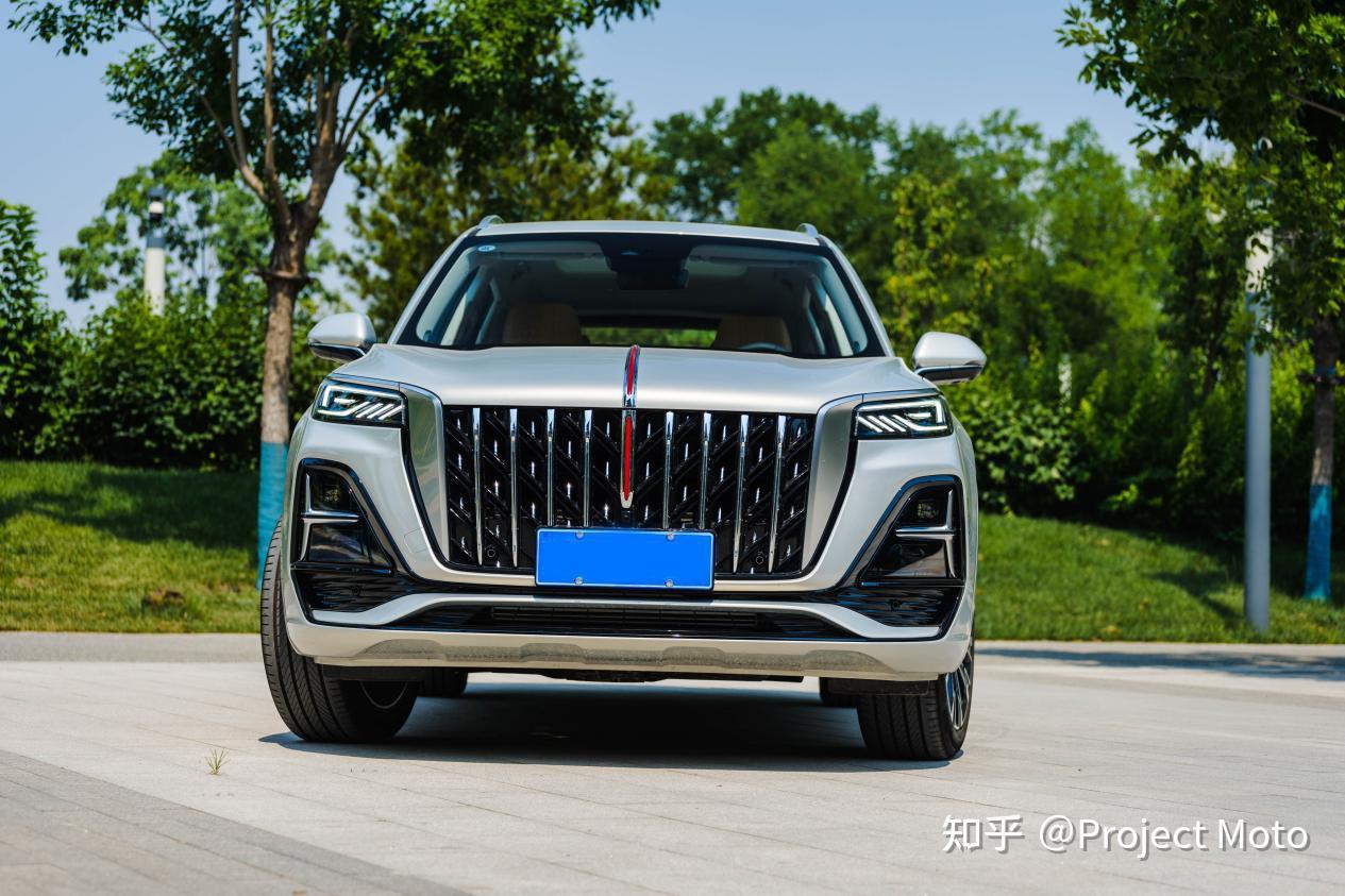 家族式前脸设计十分高贵典雅新红旗hs5在中期改款后外观更时尚大气