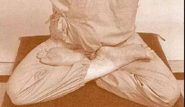 如何快速入定打坐 v2-89a7f78687a19d6420f953f8e69a2cc7_r.jpg