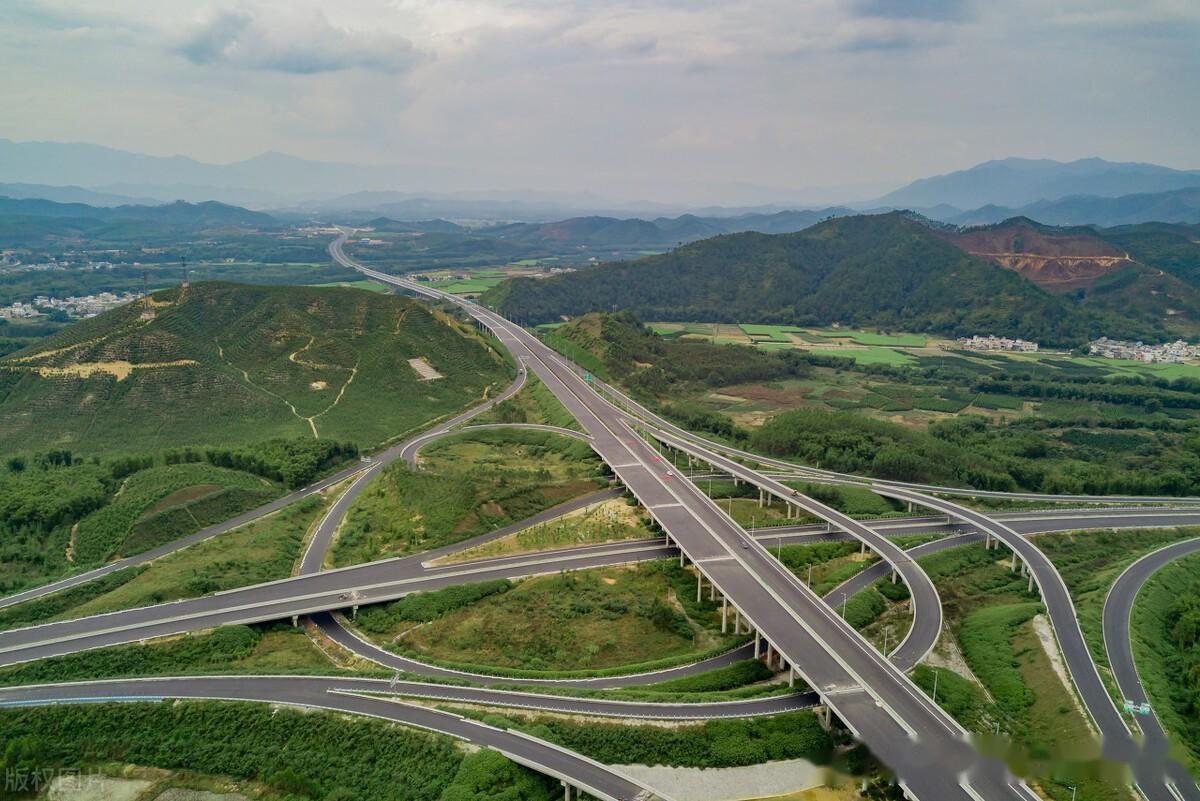 近期新中标8个超百亿大项目