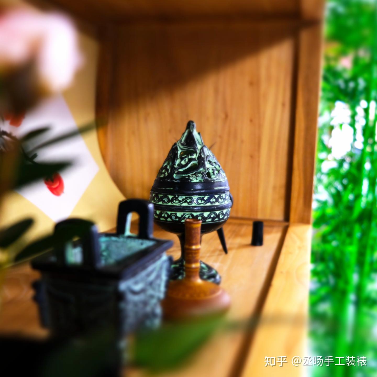 李朝青磁　陽刻浮彫　魚形　水滴　文房具　書道具　硯　墨　文房四宝 李朝青磁 陽刻浮彫 魚形 水滴 文房具 書道具 硯 墨 文房四宝