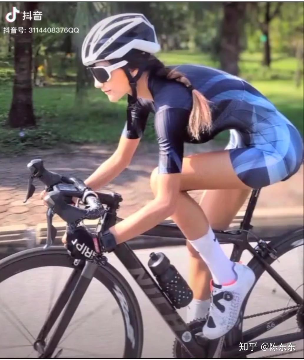 骑着公路车的女生能有多好看