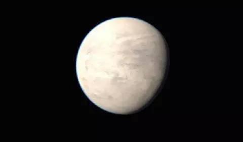 的体积与地球相近的类地球太阳系外行星,位于橙矮星开普勒442的适居带