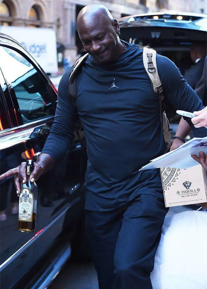 三,巴克利享有"空中飞猪"的巴克利,起初体型精壮,能跑善跳,非常擅长背