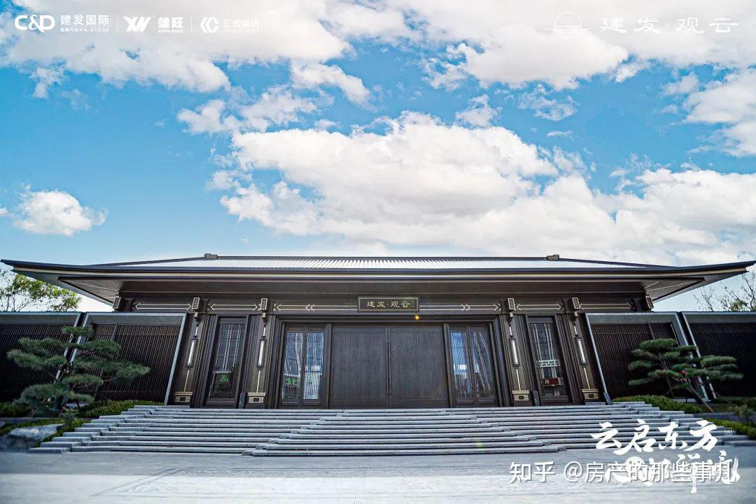 建发观云开盘卖了15.6亿 新中式小区实景大门比效果图 - 知乎