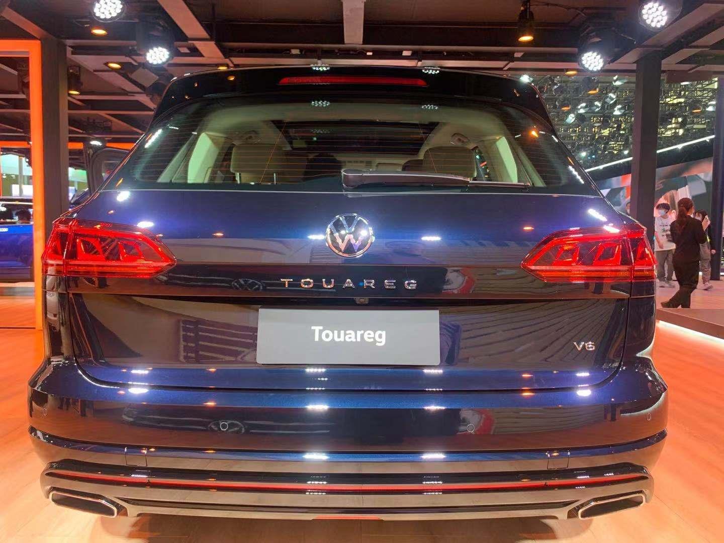 2020年广州车展大众途锐30tsi锐尊版v6发动机开着体面