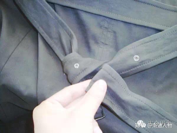 风衣后面的腰带怎么系好看视频_风衣后面的腰带怎么系(3)