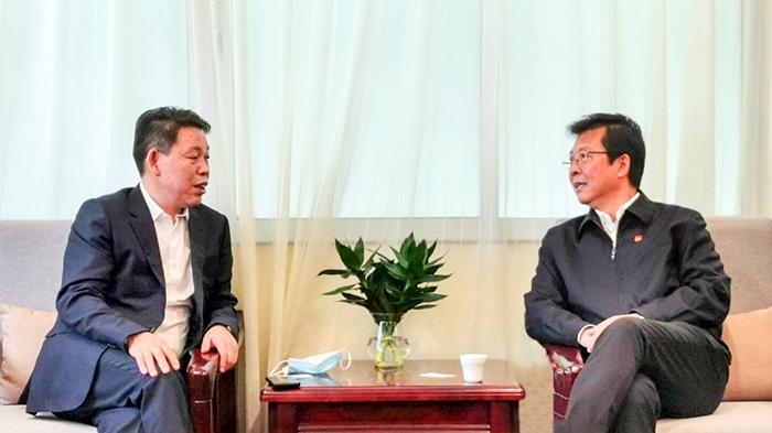 中铁置业王建营与白云区政府领导举行会谈