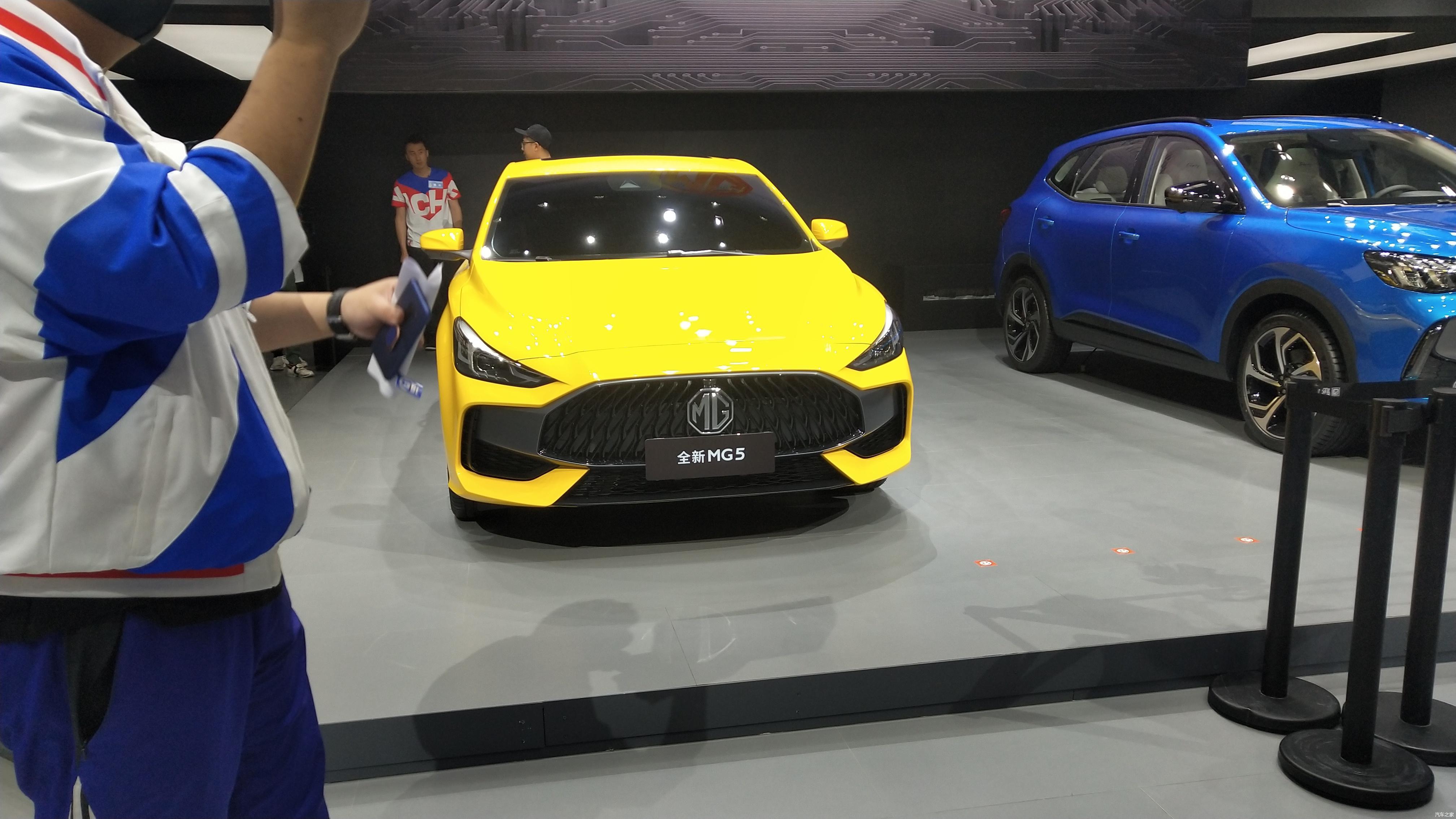 全新名爵5正式亮相北京车展采用轿跑式风格的设计