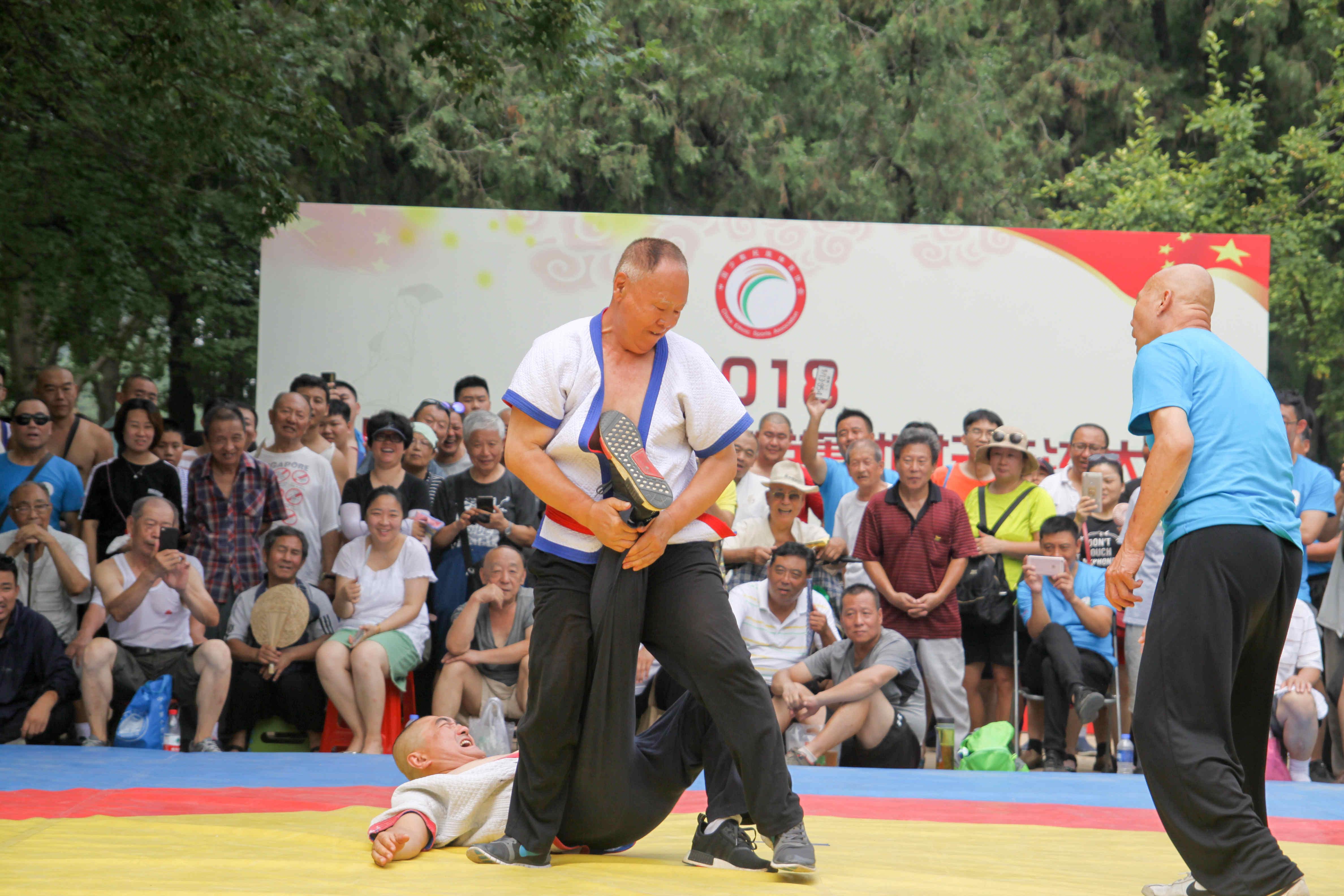 地坛公园是我家 —中国跤传承者:胡万年