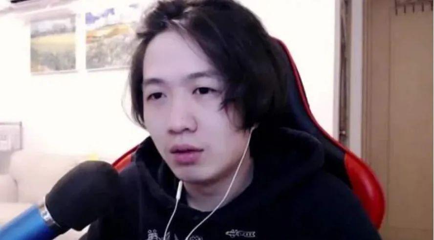 夫赖成最惨主播?送礼被瓜妹拒之门外,还发博表示不怪女方