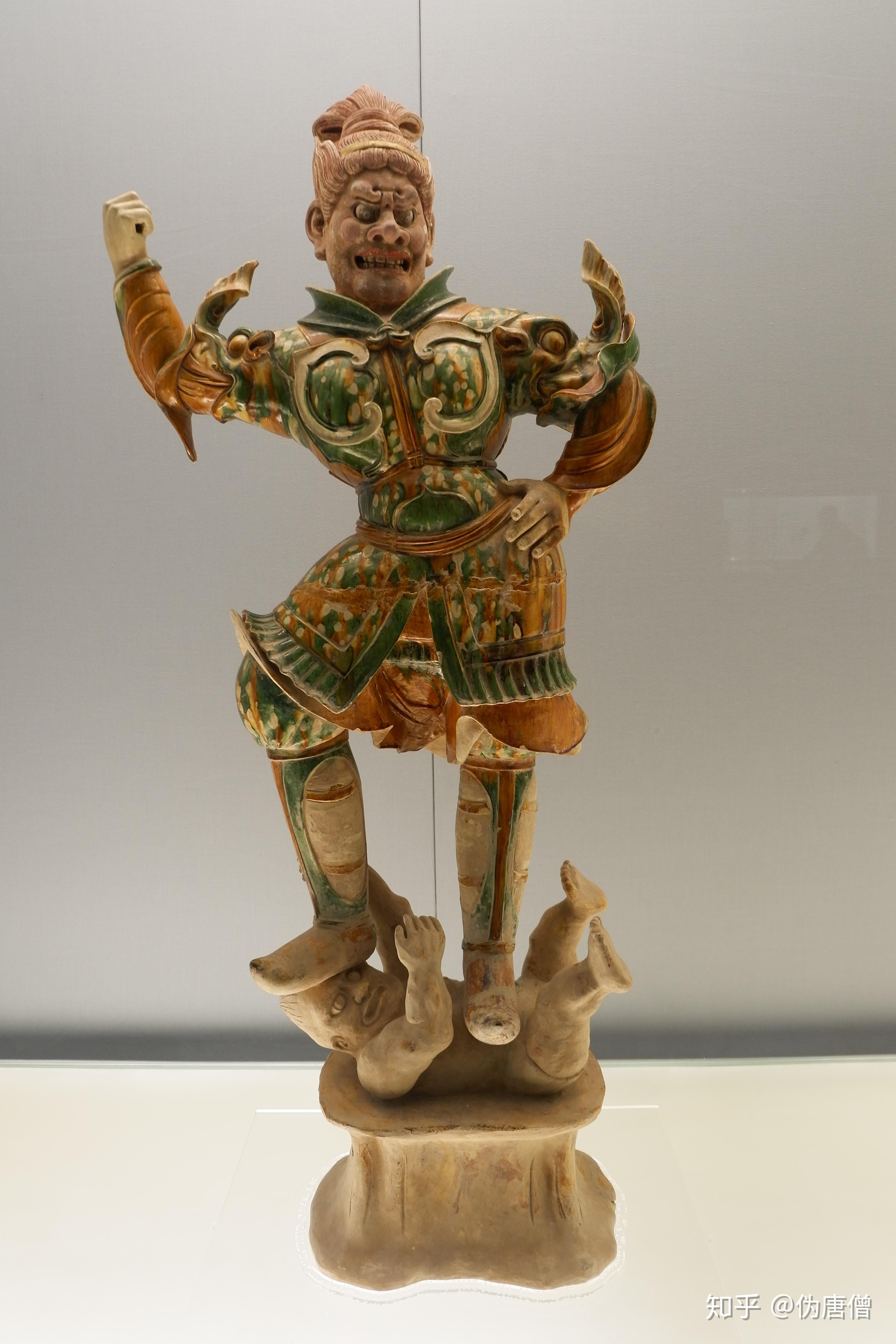 15唐三彩天王俑及镇墓兽上海博物馆藏