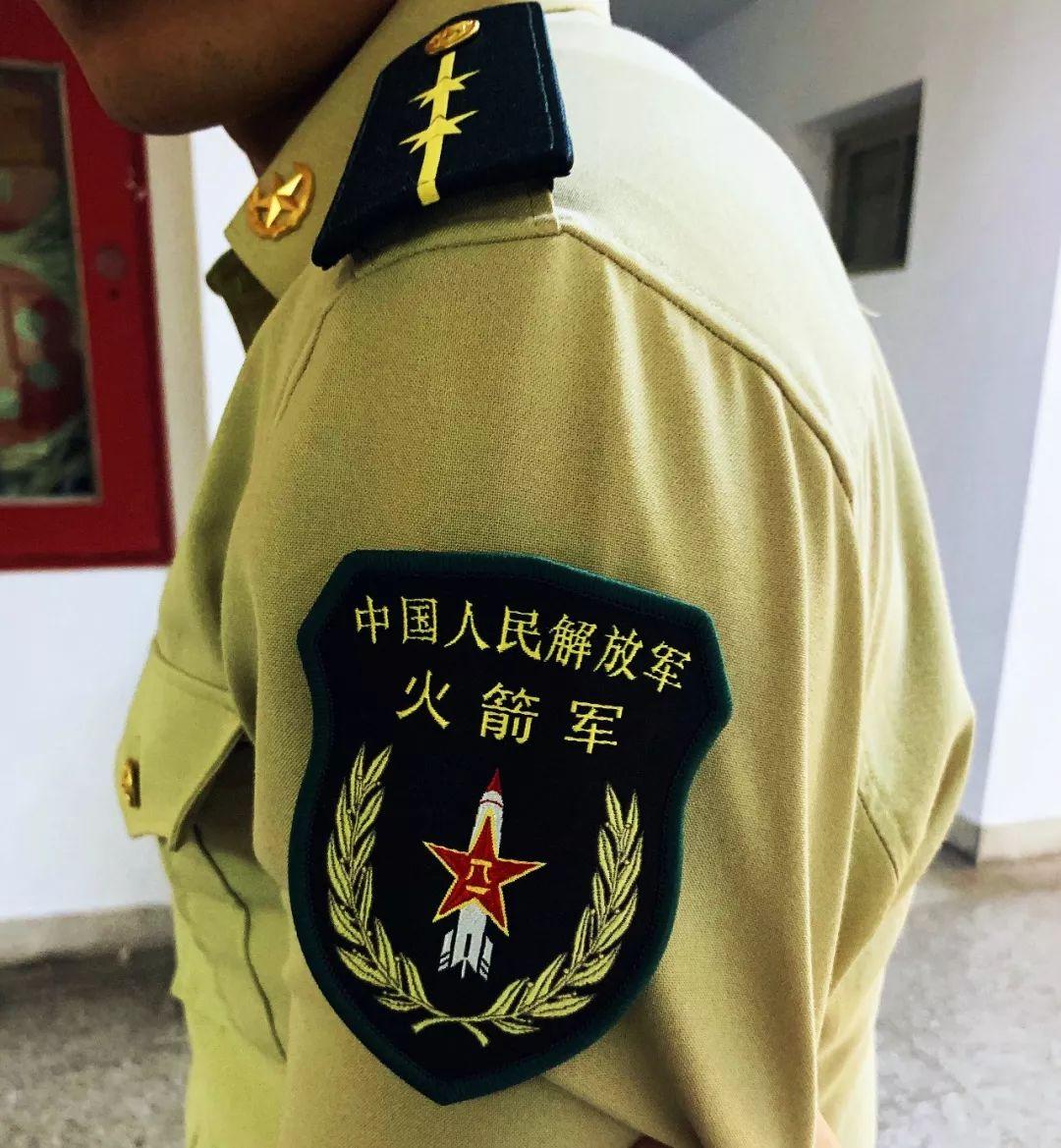 一名干部参加全军的工作班学习后他们这样认识空降兵