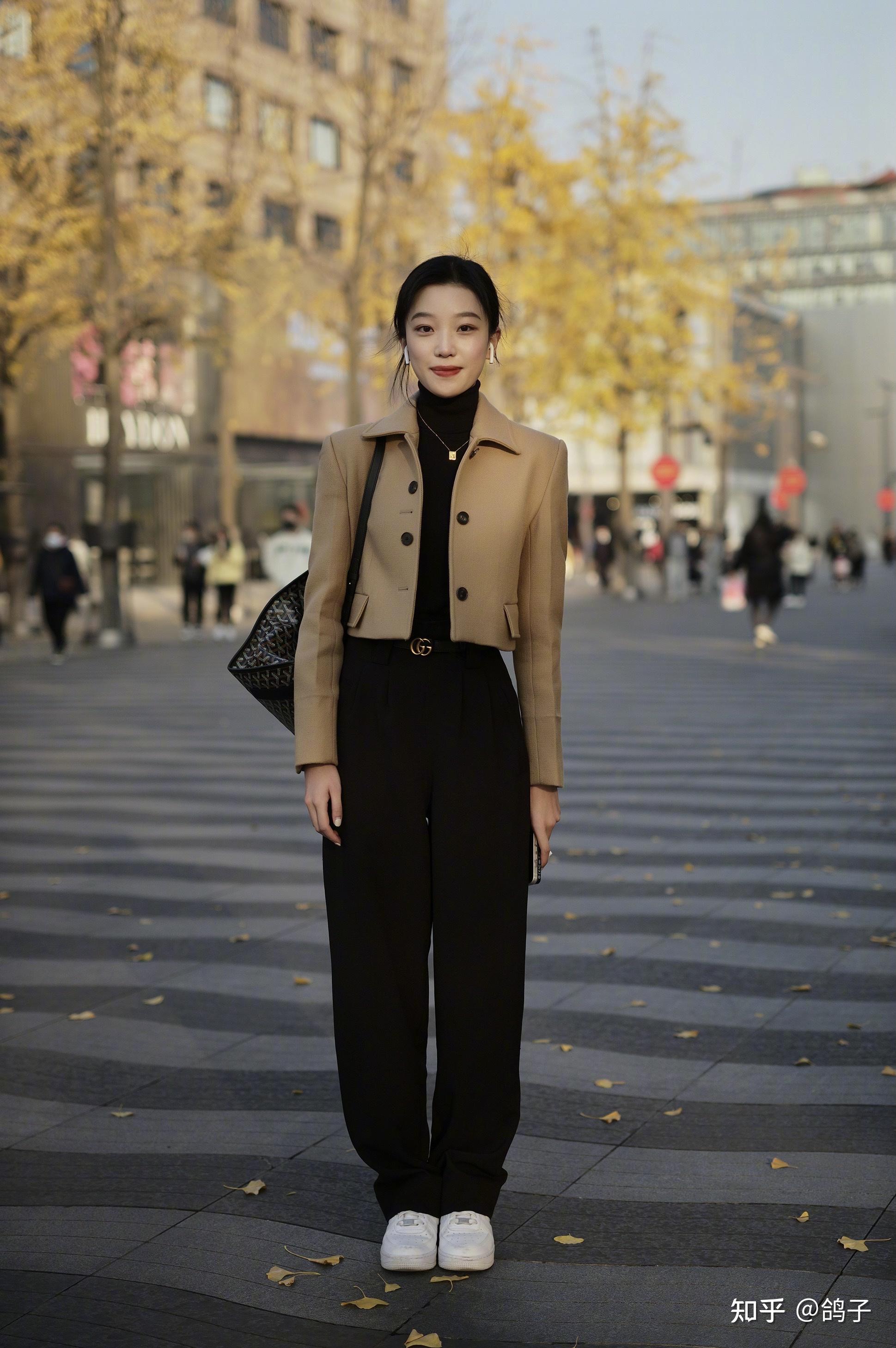 看街拍识包包9组戈雅goyard包包秋冬穿搭示范