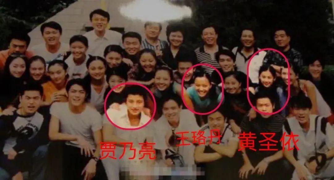 以优异成绩考入北京电影学院,和王珞丹,贾乃亮成为同班同学