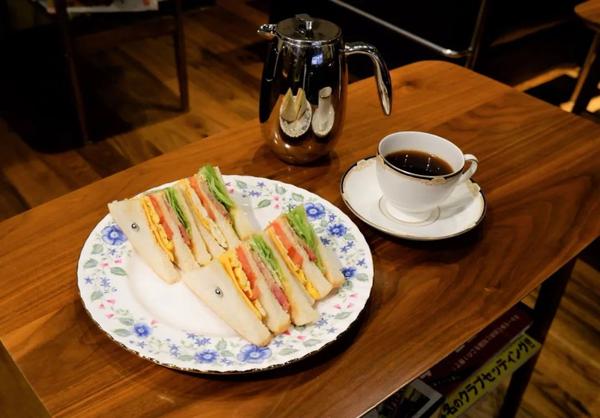 『日本趣闻』日本街头的「喫茶店」和「カフェ」有区别吗？(图14)