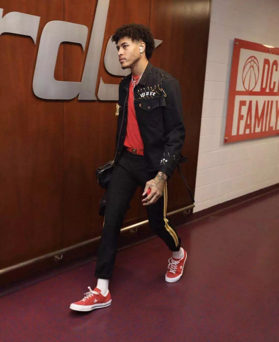 乌布雷拍片的镜头感可以说是非常强了选女人要选"18岁卜卜脆"的但是最