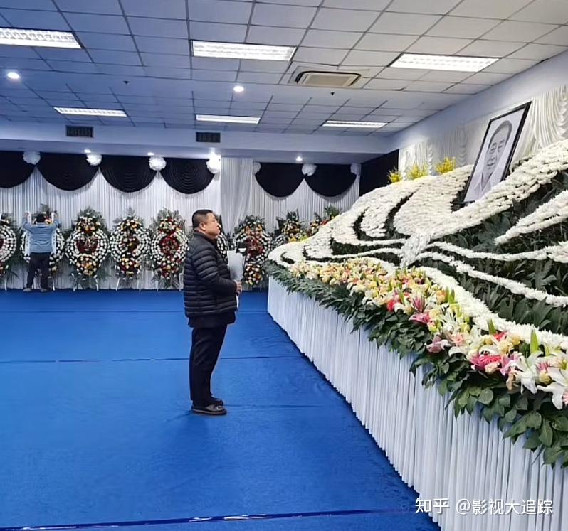 宗庆后追悼会现场曝光灵堂成花的海洋悼词永垂不朽四字惹争议