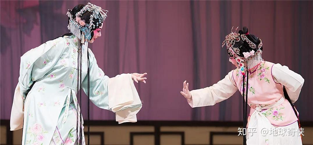 其实才没有啦,昆曲只是古代人看的电视剧啦!