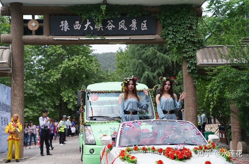 豫西大峡谷全国双胞胎漂流节 百对双胞胎游客眼花缭乱分不清