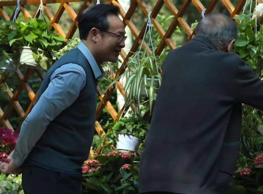 看了《狂飙》里的黄老,才知道什么叫"世事洞明皆