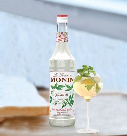 是茉莉花糖浆,因为喜欢调鸡尾酒,所以有接触