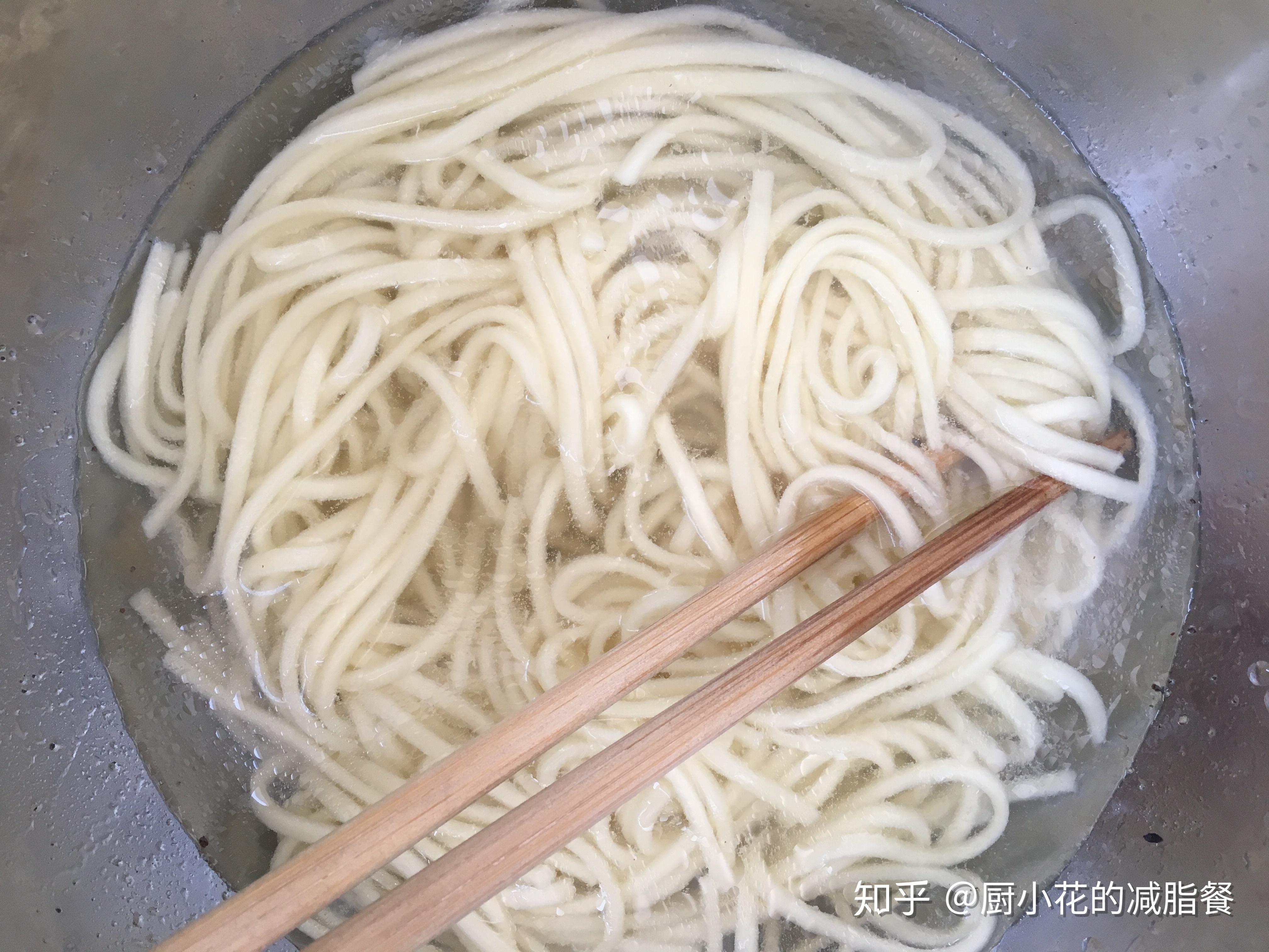 你们家怎么吃面?我家都是开水煮熟捞起来吃,我实在是吃不下去了? - 知乎