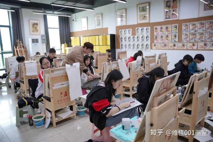 武汉维佳001美术艺考集训画室是如何打造四星级培训环境的