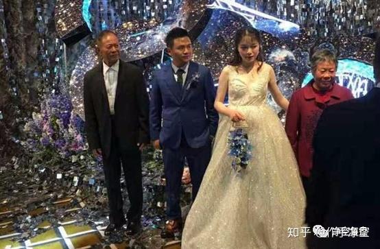 小鳄鱼传闻真名冯伟强江苏南京人,4年 几万做到9位数,是90后的核心