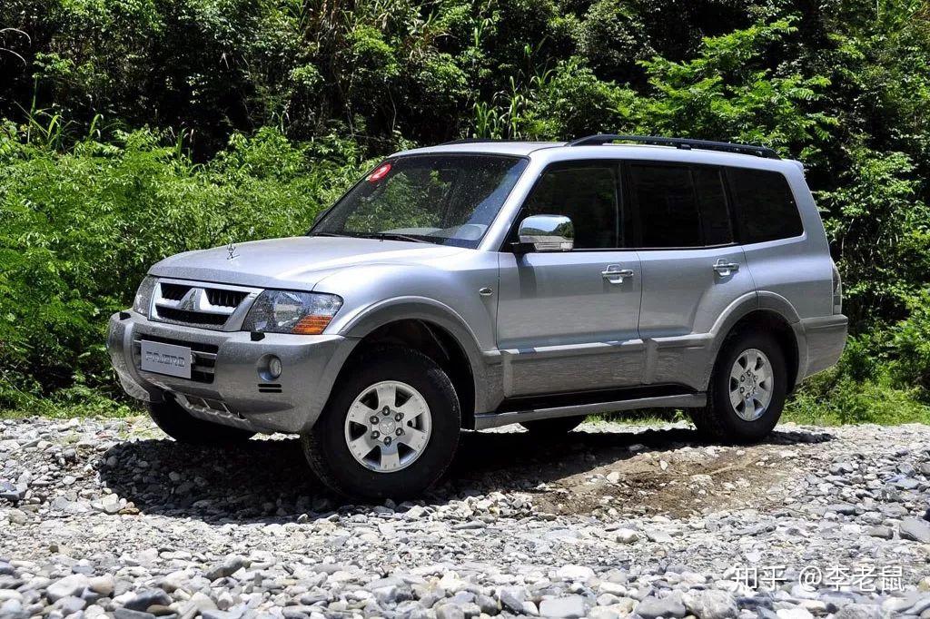 国内市面上可见的帕杰罗一般分两种:v7系列和v9系列三菱帕拉杰罗各位