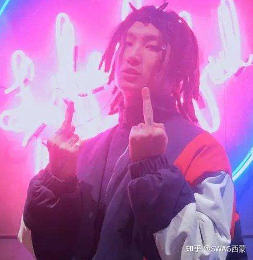 姜云升在招募海报上毫无征兆的直接点名了活死人buzzy,但其实,他俩并