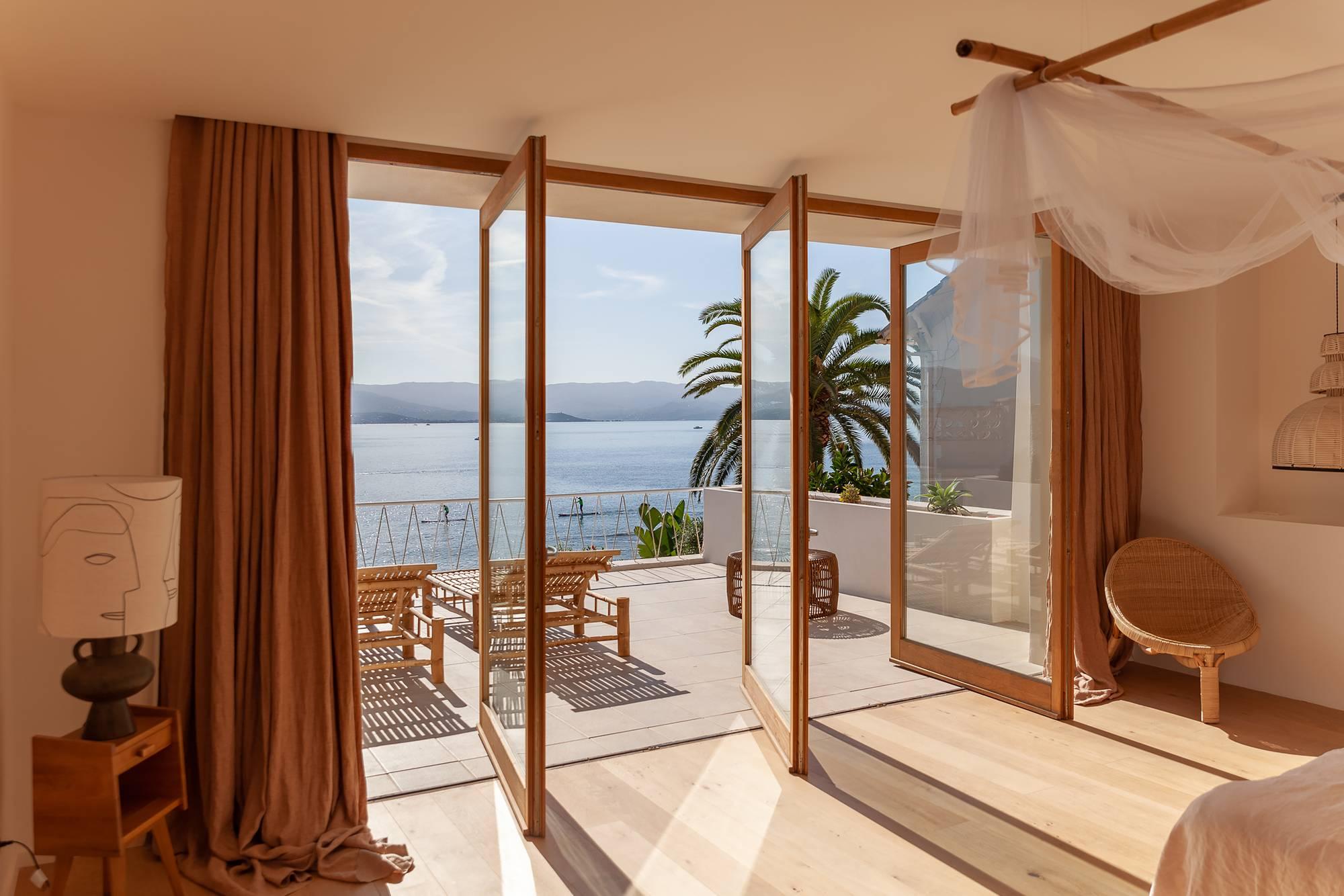 法国现代海景别墅引景入室让美肆意流动