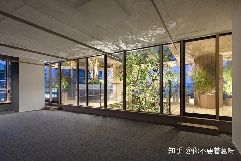 完美的室内外设计把天空森林融合进办公楼