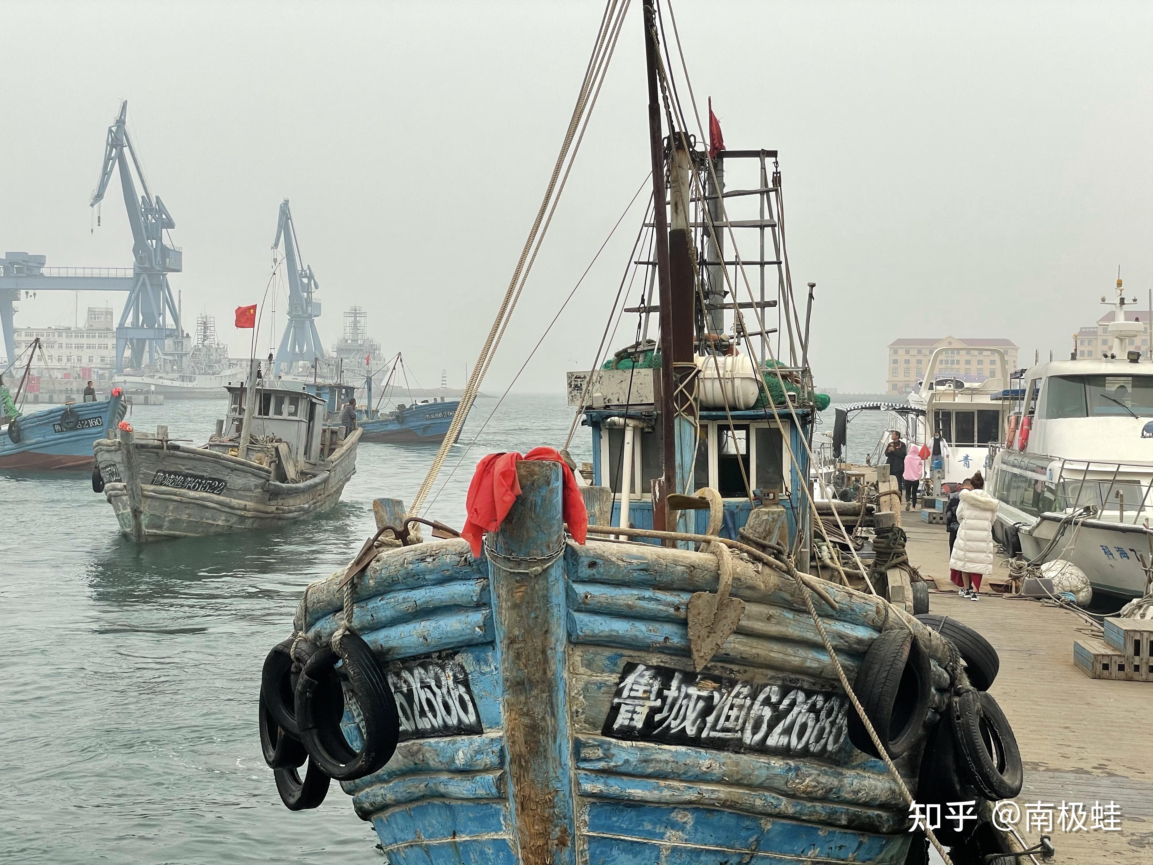 青岛平安小港出海数天小渔船归来