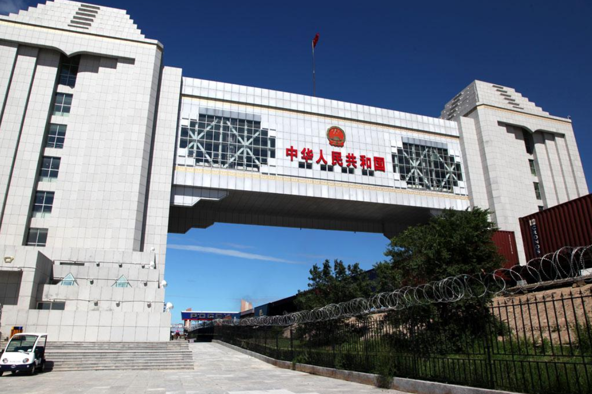 接种疫苗就是为了国人的身体健康,为了早日打开国门,为了早日人类战胜