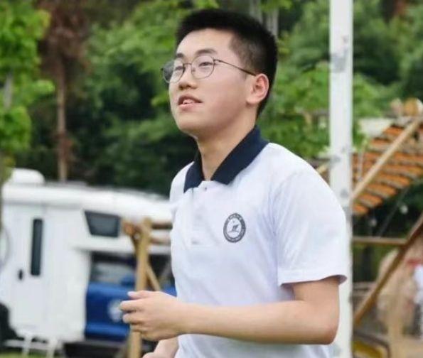 南阳一中职晨雨718分,为2023年河南高考理科状元,被北京大学元培学院