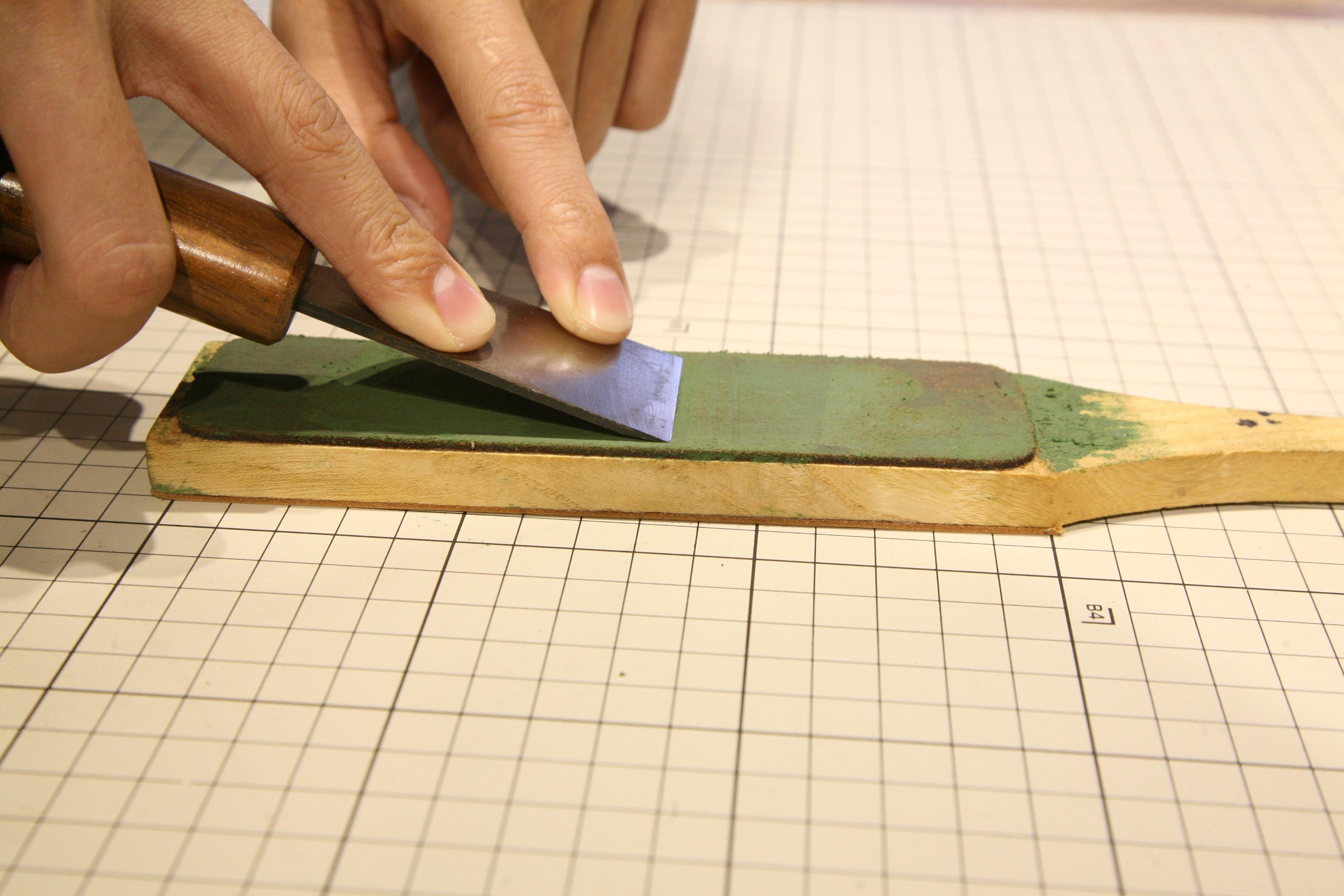 裁皮刀的正确荡刀方法