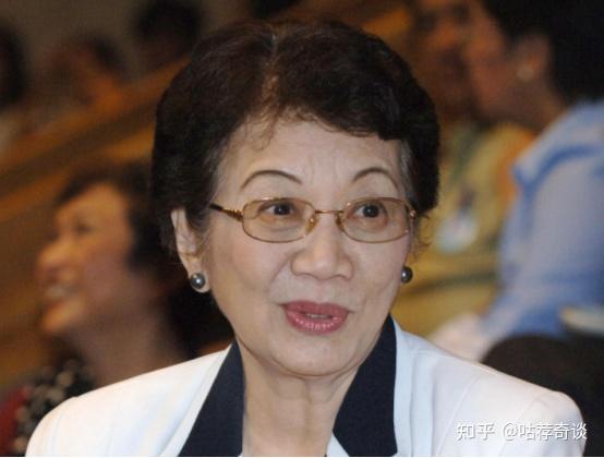 菲律宾首位华人女总统中菲关系的维护者亲手将美军赶出境内