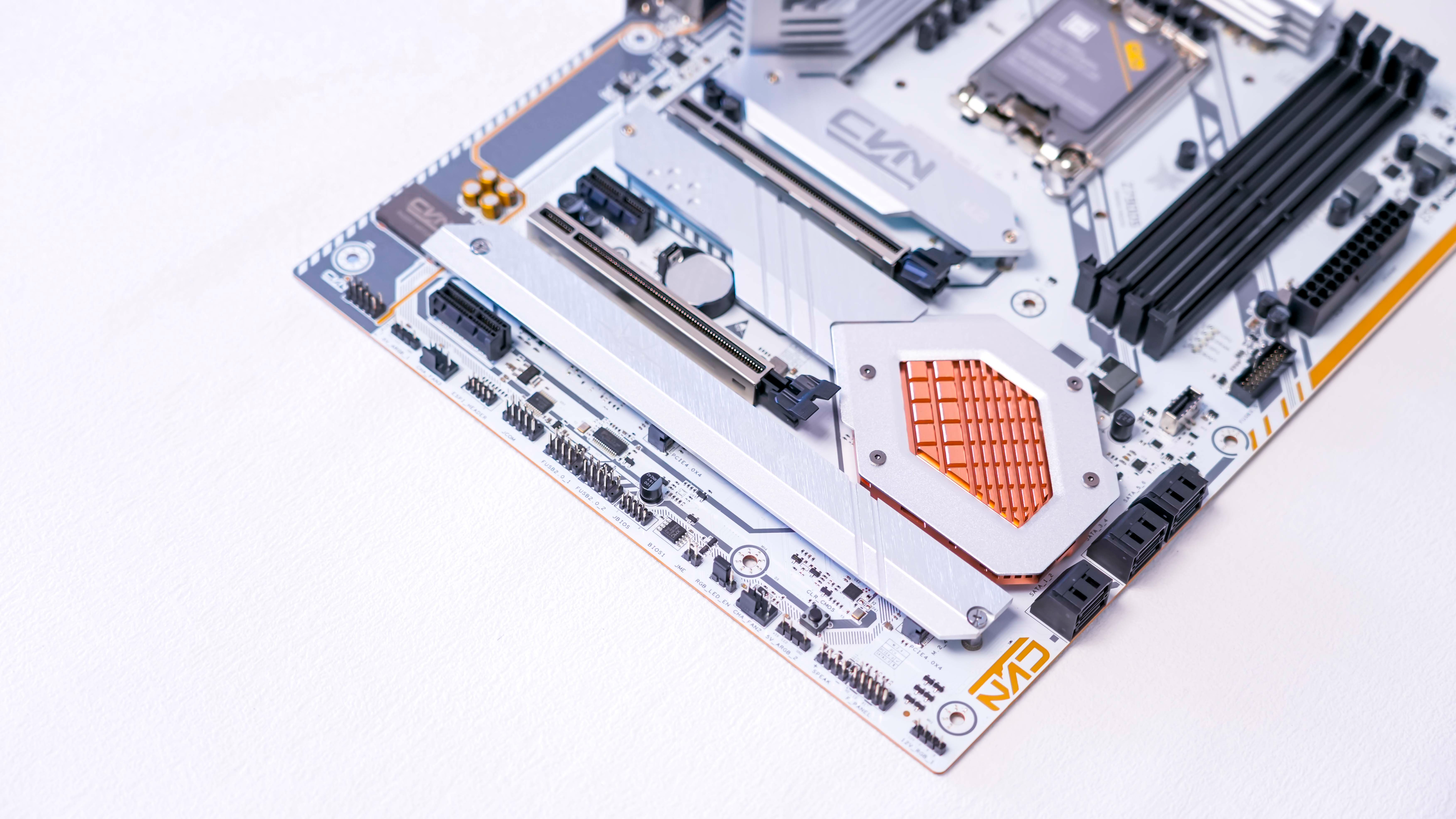 1,七彩虹cvn z790 d5 gaming frozen 巡洋舰