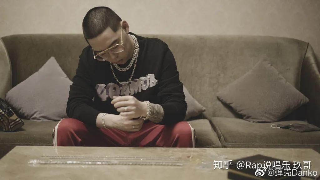 曾经雪碧浇头的gai如今代言了雪碧广告