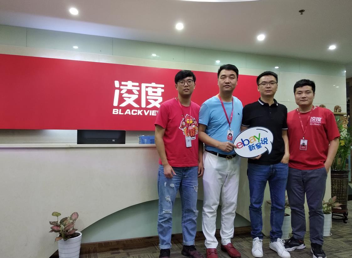 (跨境电商部总监董红伟(左一),凌度ceo胥伟(左二)ebay平台业务负责人