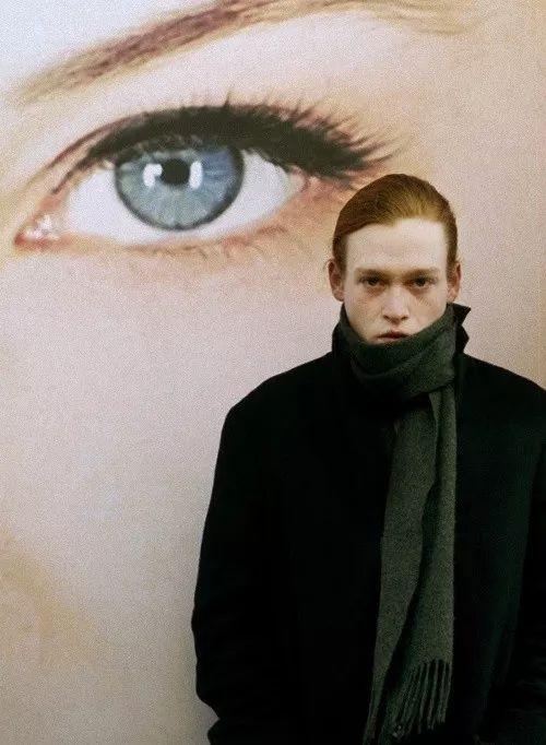 这是电影里的woody harrelson这是好好的woody harrelson这是电影里的